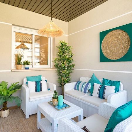 Charming Apartment On The Beach - Pool And Parking Малага Экстерьер фото