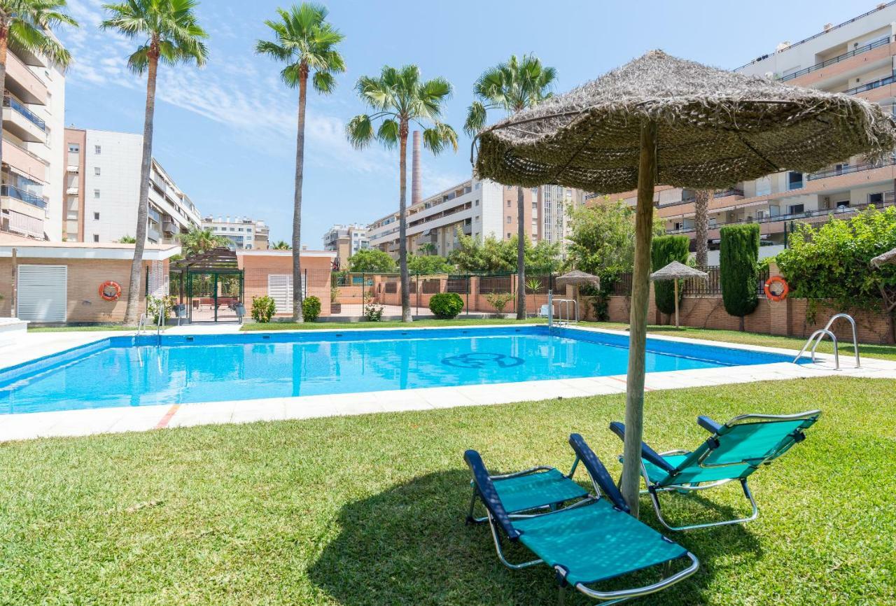 Charming Apartment On The Beach - Pool And Parking Малага Экстерьер фото