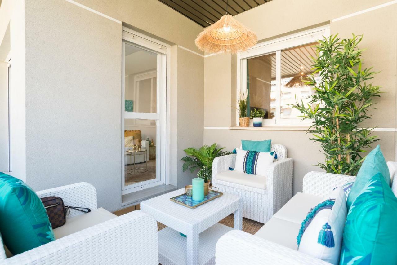 Charming Apartment On The Beach - Pool And Parking Малага Экстерьер фото