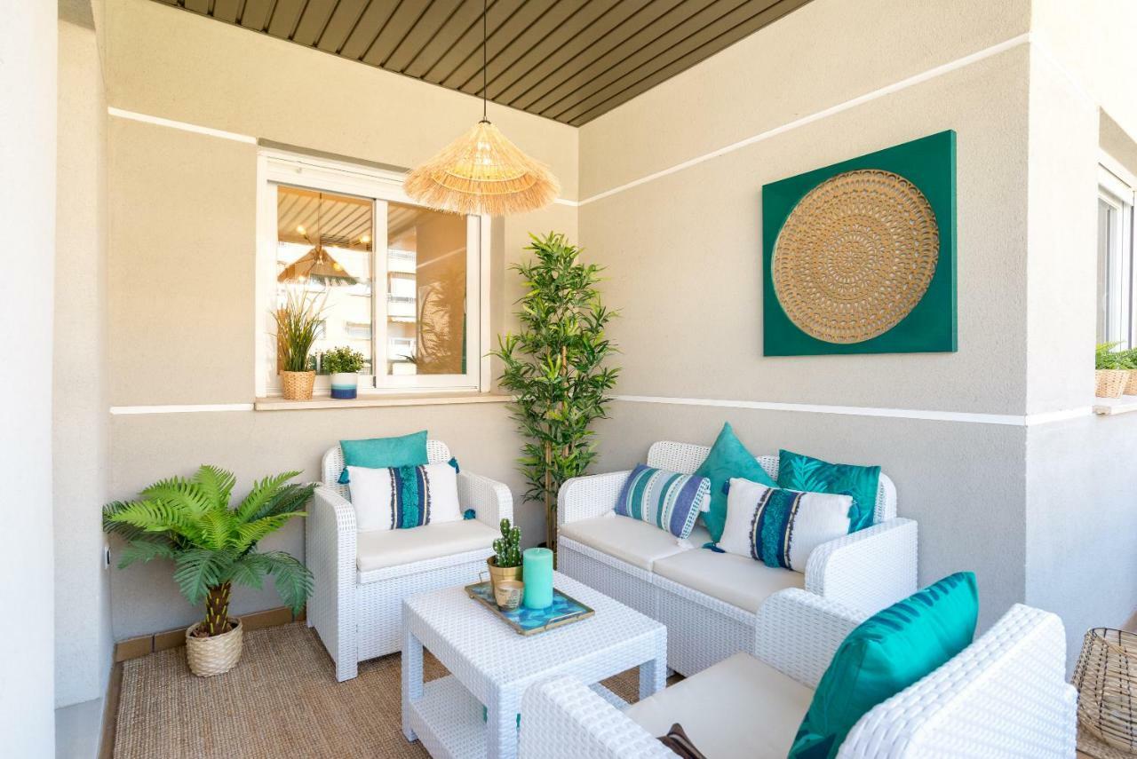 Charming Apartment On The Beach - Pool And Parking Малага Экстерьер фото